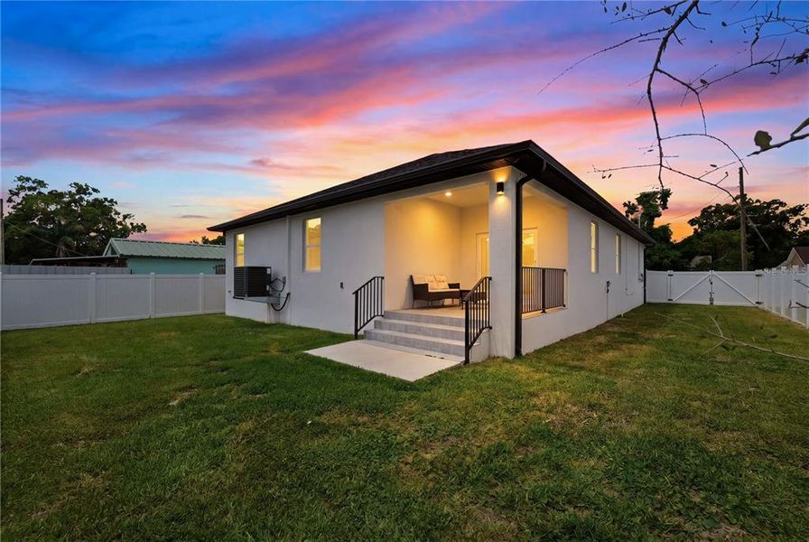 Exterior details and patio area of a home in , Tampa (Image 3).