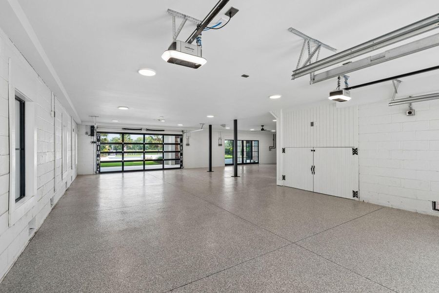 Spacious, unfurnished interior of a new home in , Isle Of Palms (Image 51).