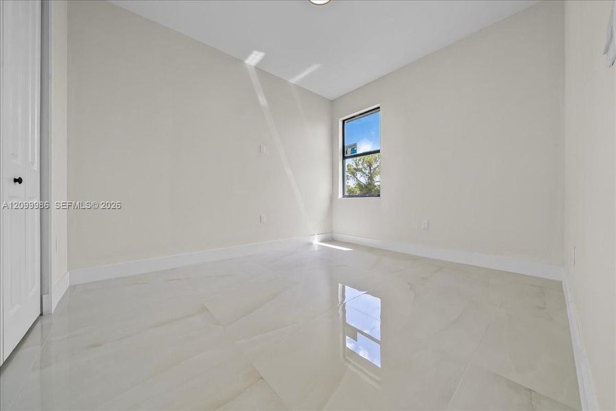 Spacious, unfurnished interior of a new home in , Lehigh Acres (Image 14).