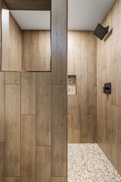 Close-up of interior finishes inside a home in , Eagle Pass (Image 10).