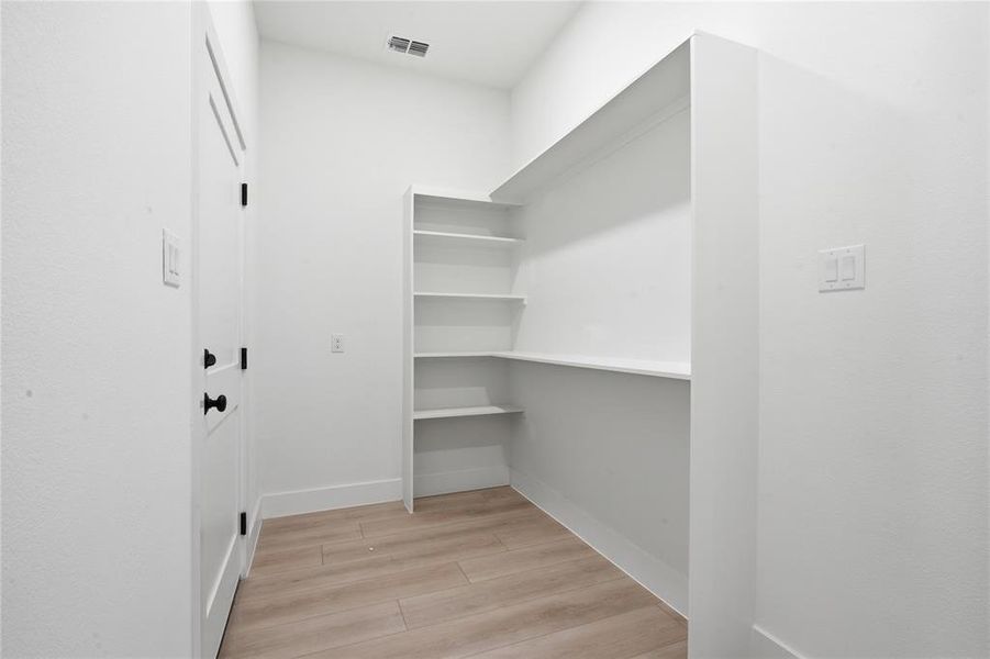 Spacious, unfurnished interior of a new home in , Dallas (Image 27).