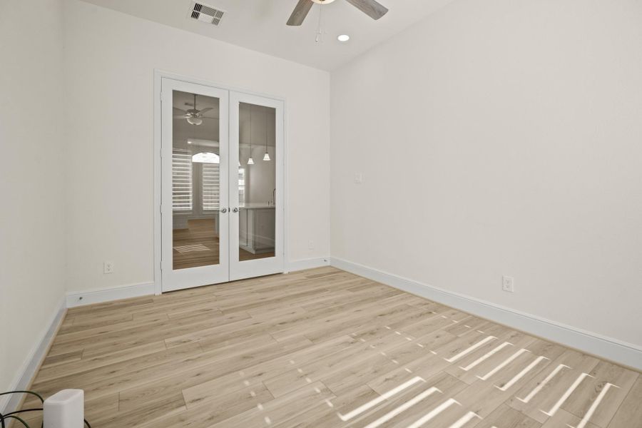 Spacious, unfurnished interior of a new home in Westwood, League City (Image 19). Spacious, unfurnished interior of a new home in Westwood, League City (Image 19).