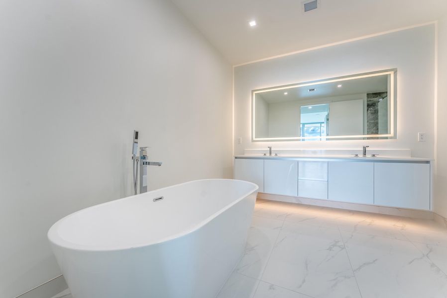 Primary Ensuite Bathroom Primary Ensuite Bathroom