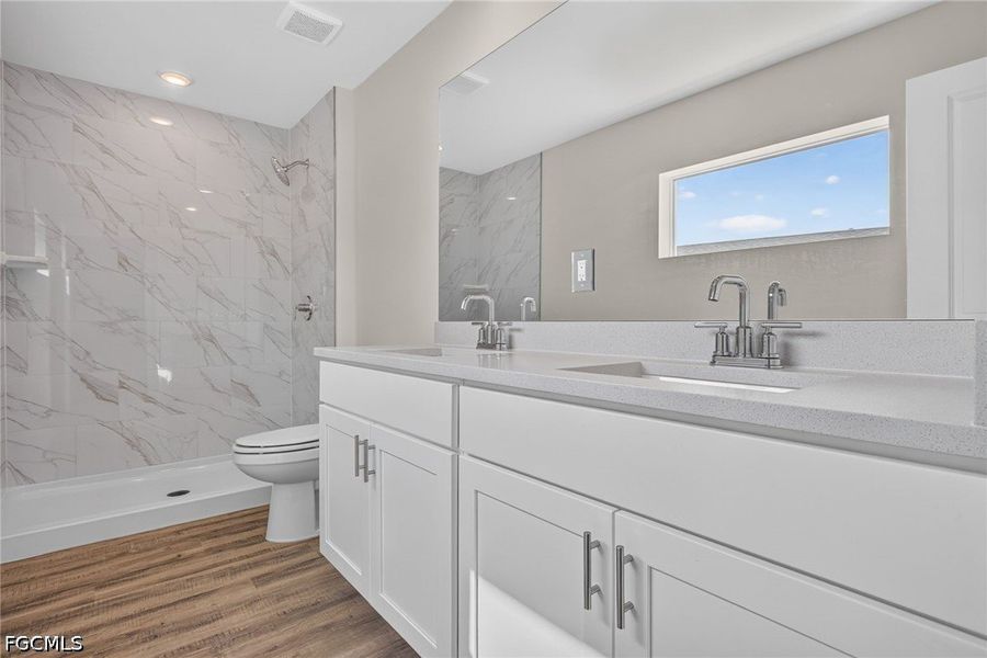 Furnished interior view inside a new home in Cape Coral, Cape Coral (Image 13).