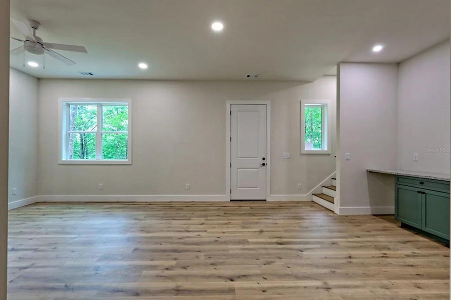 Spacious, unfurnished interior of a new home in , Temple Terrace (Image 5).