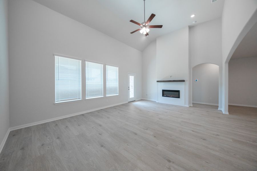 Spacious, unfurnished interior of a new home in Verandah, Royse City (Image 20).