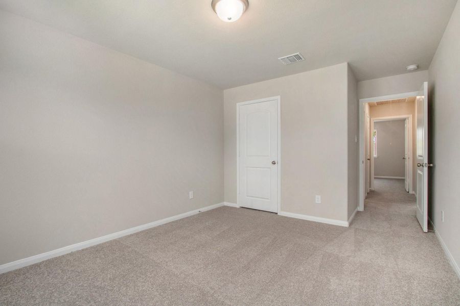 Spacious, unfurnished interior of a new home in Columbia Lakes, West Columbia (Image 21).