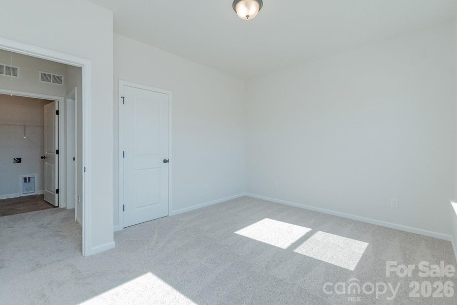 Spacious, unfurnished interior of a new home in Cedar Meadows, Monroe (Image 22).
