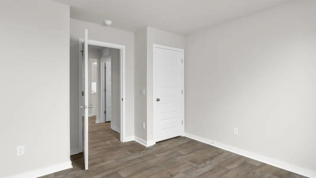 Spacious, unfurnished interior of a new home in Vineyard Trail, Jacksonville (Image 18).