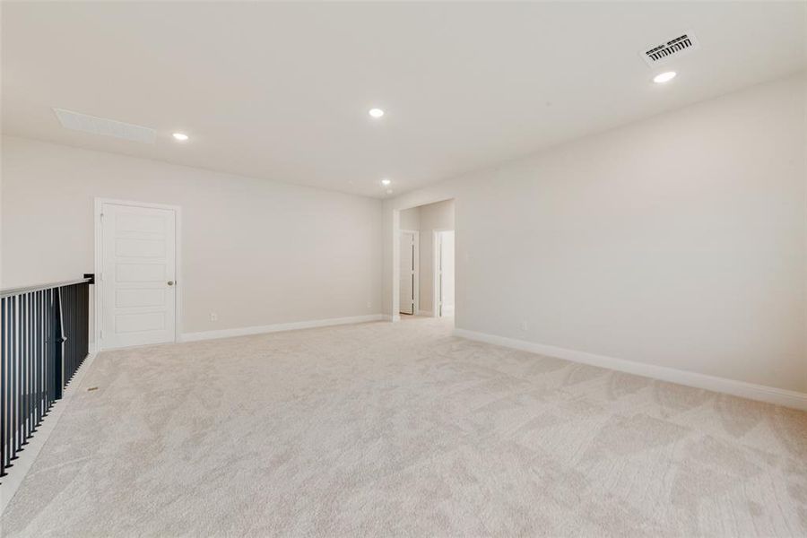 Spacious, unfurnished interior of a new home in Sutton Fields, Celina (Image 27).