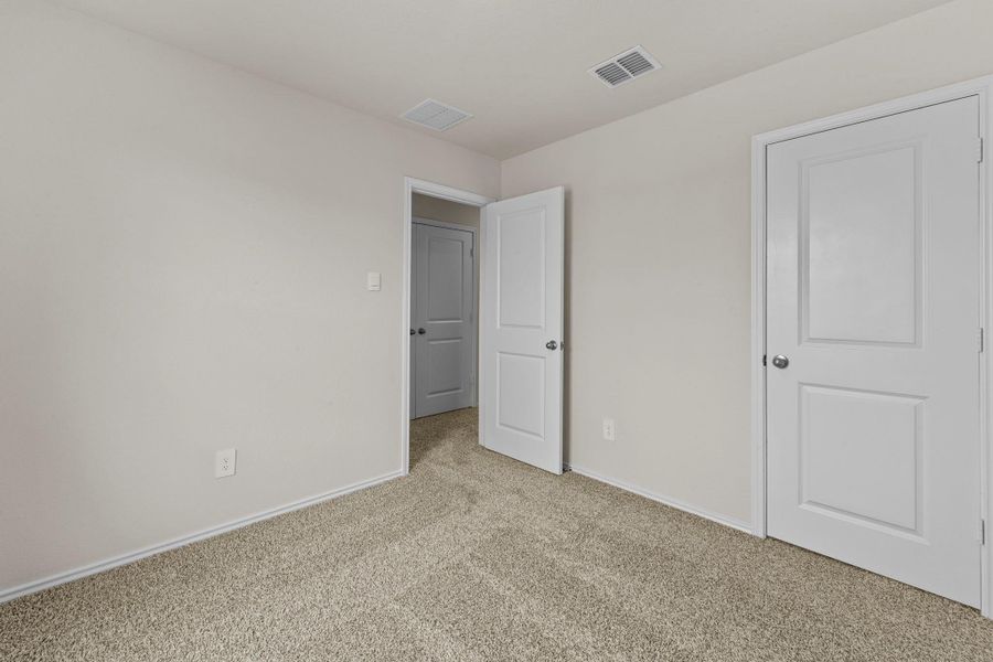 Spacious, unfurnished interior of a new home in Sunset Oaks, Maxwell (Image 21).
