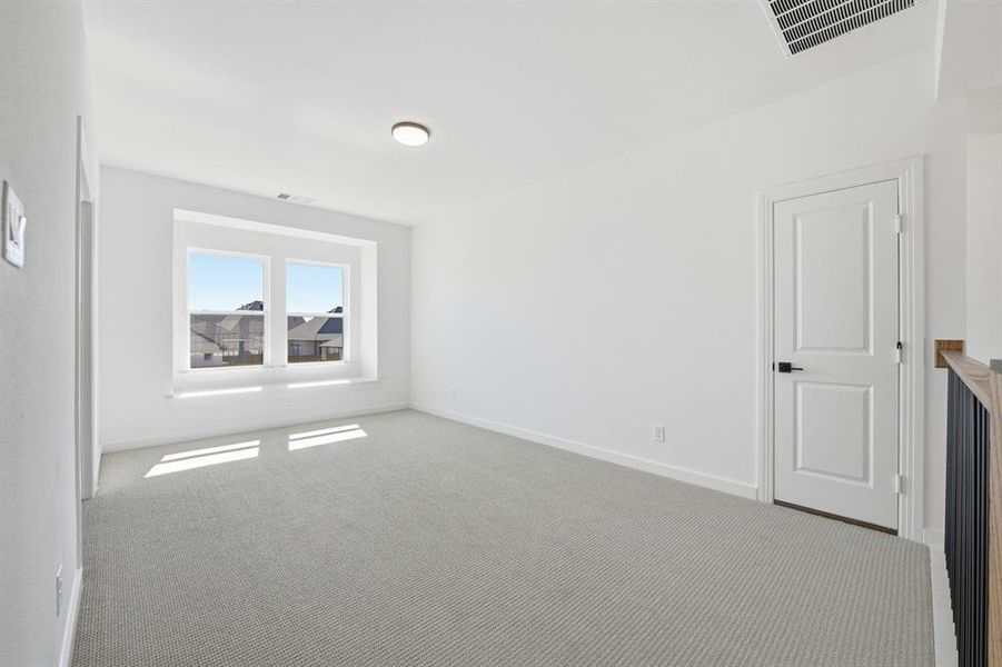 Spacious, unfurnished interior of a new home in Tavolo Park, Fort Worth (Image 26).