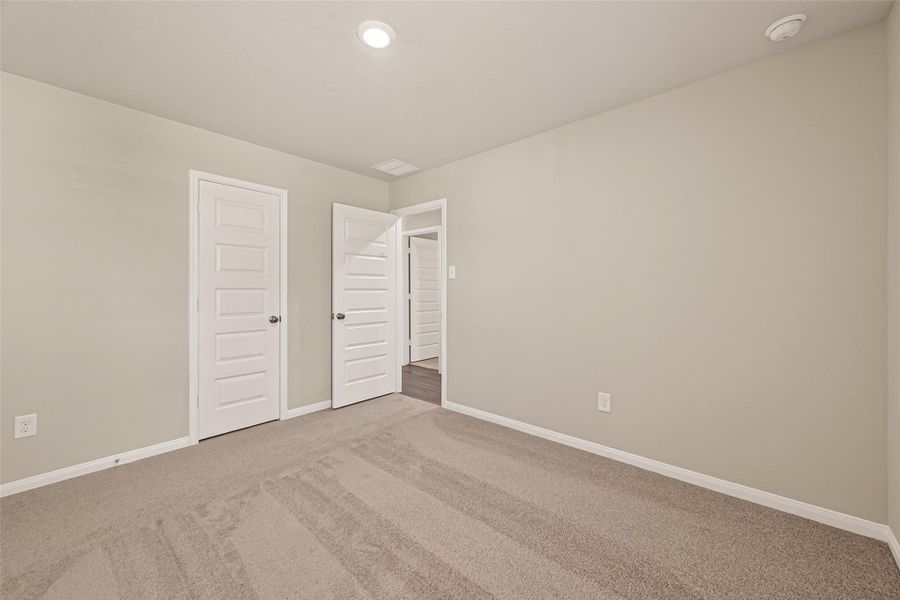 Spacious, unfurnished interior of a new home in Wayside Village, Houston (Image 24).