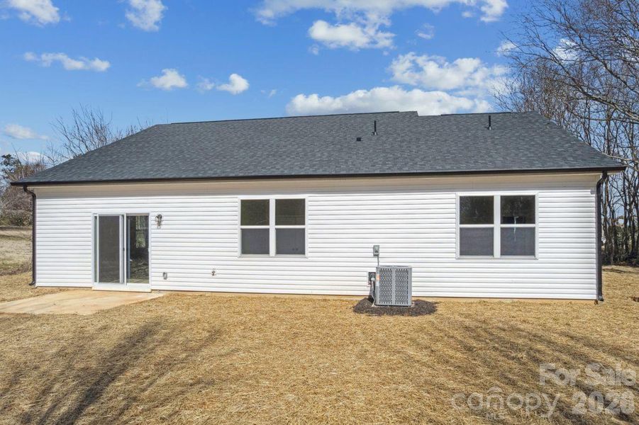 Exterior details and patio area of a home in , Kings Mountain (Image 4).