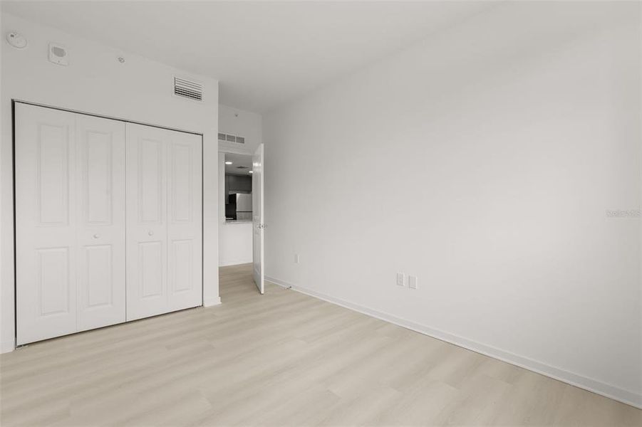 Spacious, unfurnished interior of a new home in , Orlando (Image 23).