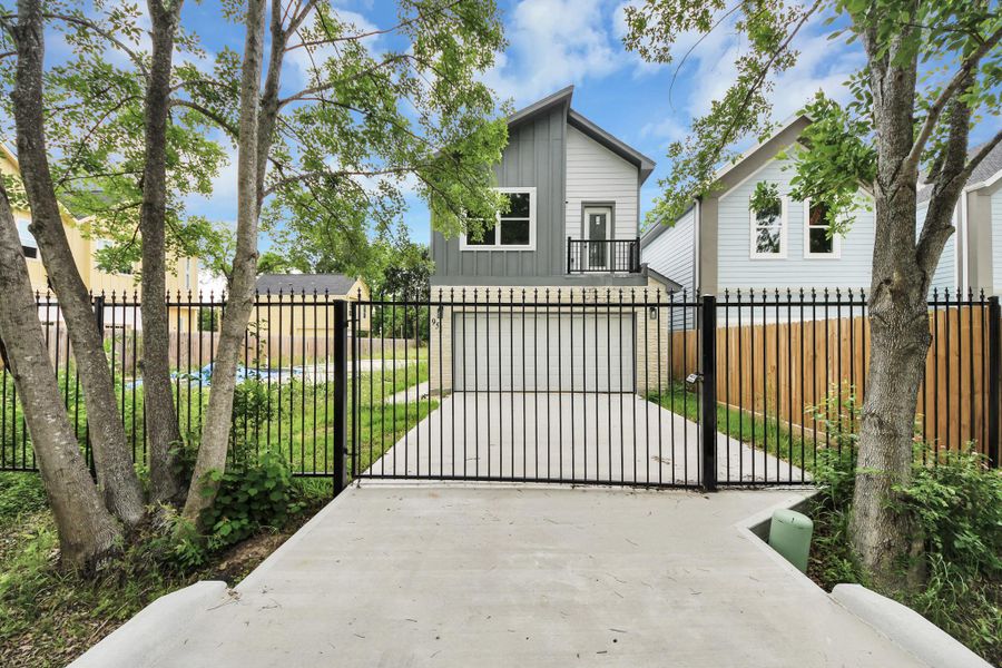 Front exterior of a new home in , Houston, TX, highlighting curb appeal (Image 23).