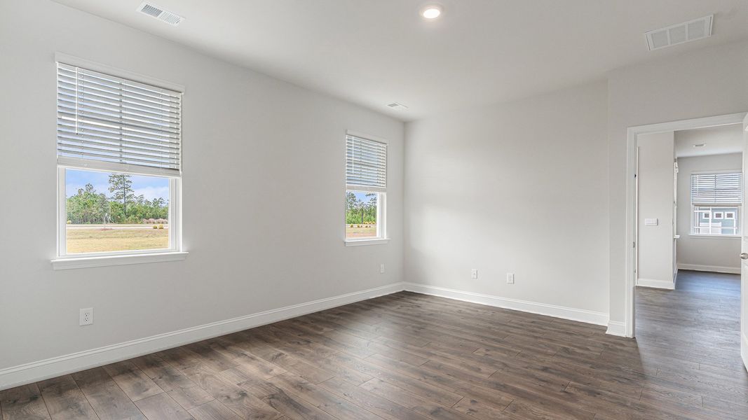 Spacious, unfurnished interior of a new home in Eden Springs, Longs (Image 12).