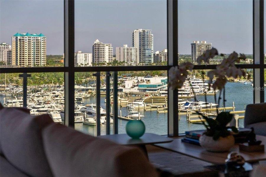 Condo located in Sarasota, FL showcasing its design and architecture (Image 34).