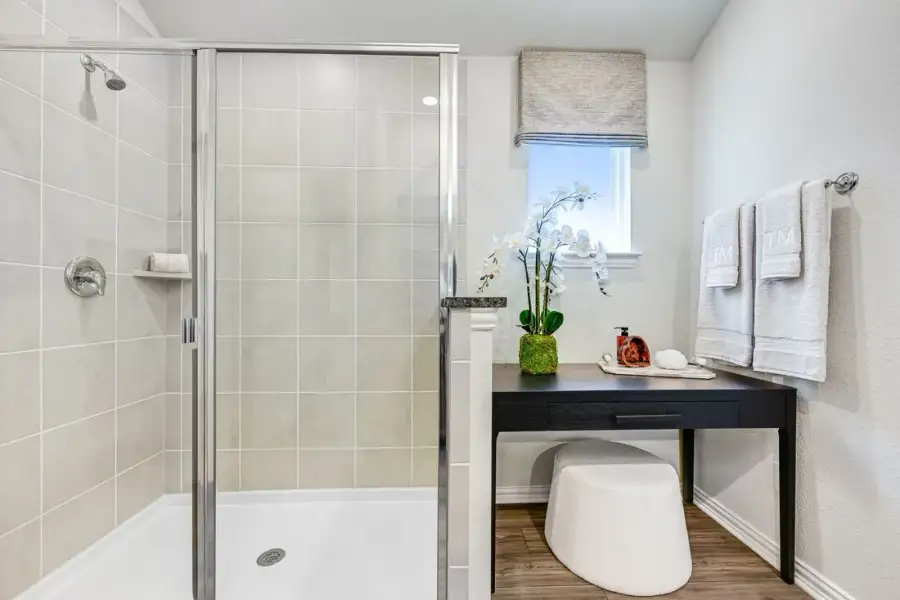 Furnished interior view inside a new home in Madero 50s, Fort Worth (Image 14).
