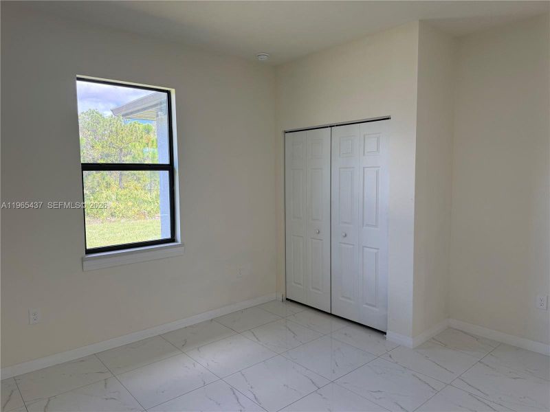 Spacious, unfurnished interior of a new home in , Lehigh Acres (Image 8).