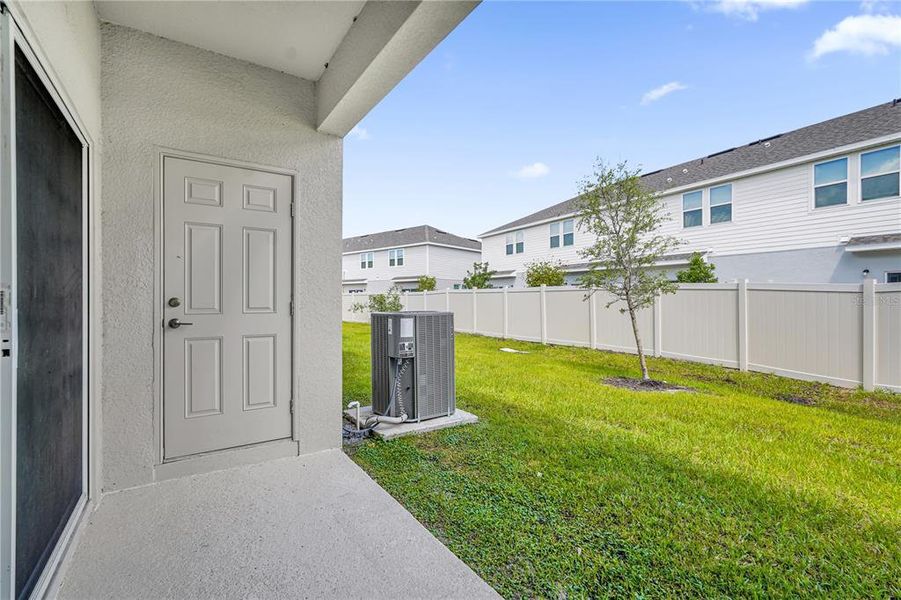 Exterior details and patio area of a home in , Kissimmee (Image 4).