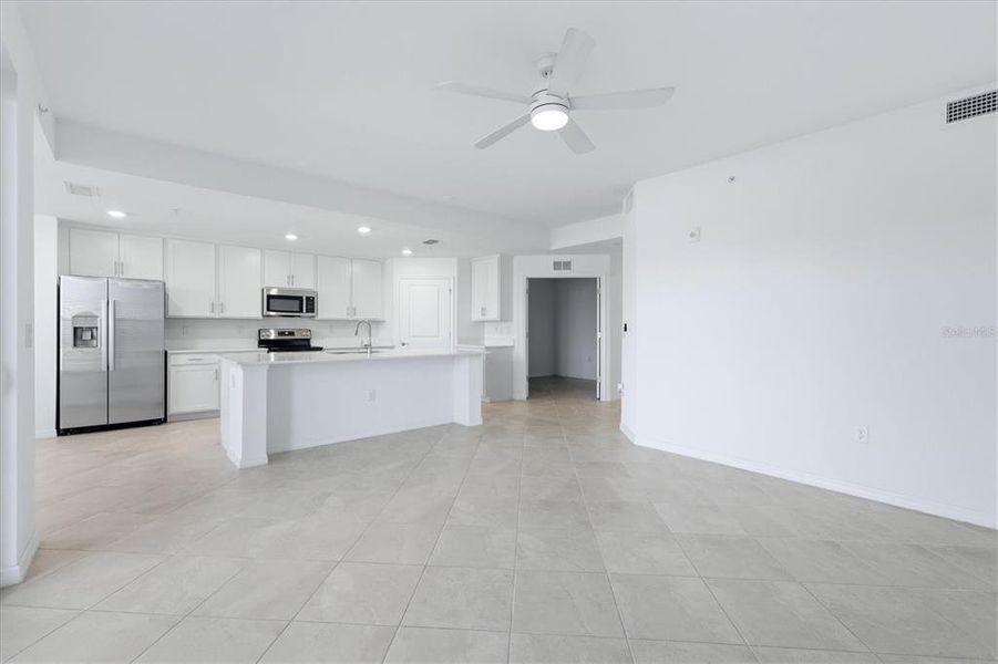 Spacious, unfurnished interior of a new home in , Venice (Image 23).