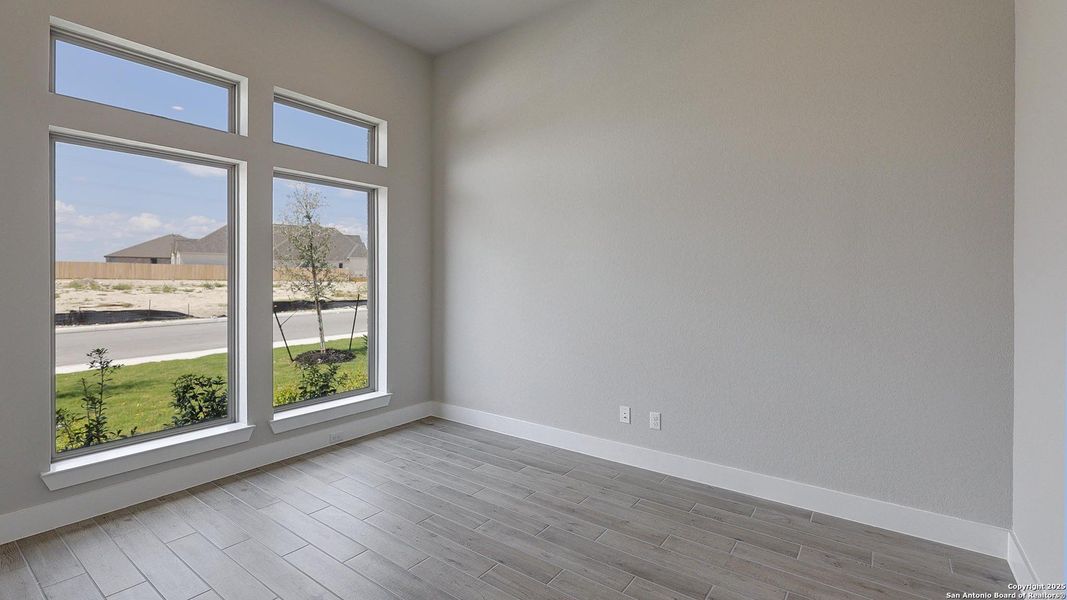Spacious, unfurnished interior of a new home in Haby Hill 60', San Antonio (Image 22).