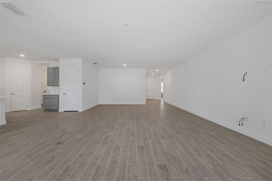 Spacious, unfurnished interior of a new home in Angeline, Land O' Lakes (Image 22).