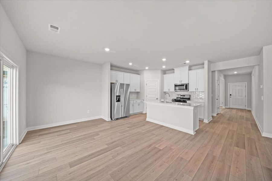 Spacious, unfurnished interior of a new home in Brayfield Manor - Signature Collection, Wellford (Image 12).