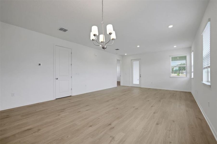 Spacious, unfurnished interior of a new home in Crossroads at Kelly Park, Apopka (Image 16).