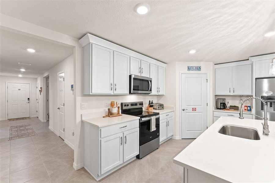 Furnished interior view inside a new home in , Spring Hill (Image 71).