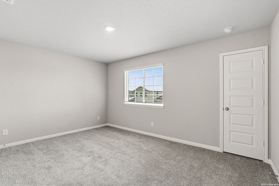 Spacious, unfurnished interior of a new home in Cinco Lakes, San Antonio (Image 13).