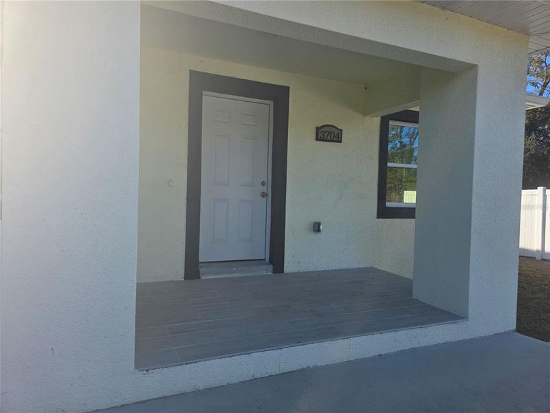 Exterior details and patio area of a home in , Tampa (Image 3).