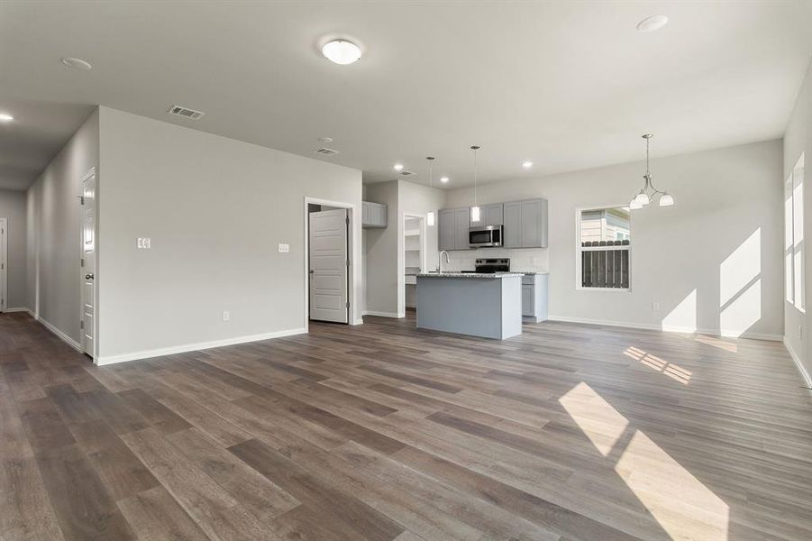 Spacious, unfurnished interior of a new home in , Fort Worth (Image 18).