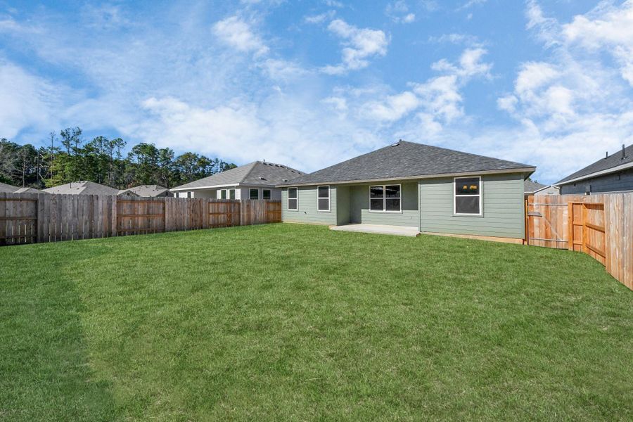 Exterior details and patio area of a home in Grand Oaks Reserve, Cleveland (Image 3).