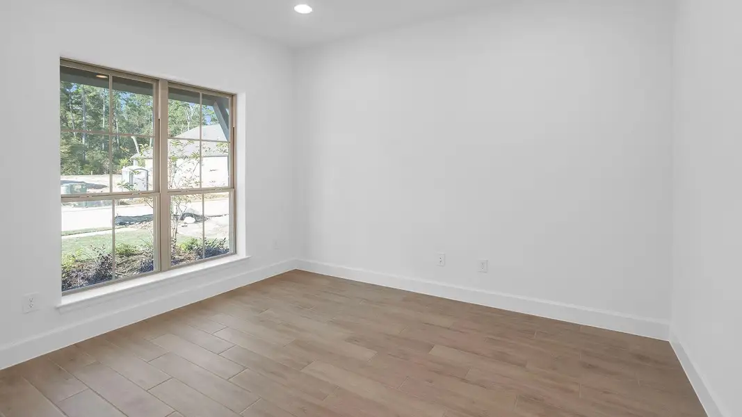 Spacious, unfurnished interior of a new home in Artavia 45', Conroe (Image 10).