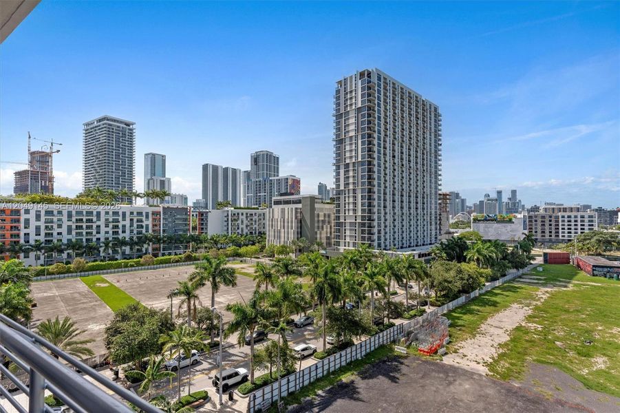 Condo located in Miami, FL showcasing its design and architecture (Image 32). Condo located in Miami, FL showcasing its design and architecture (Image 32).
