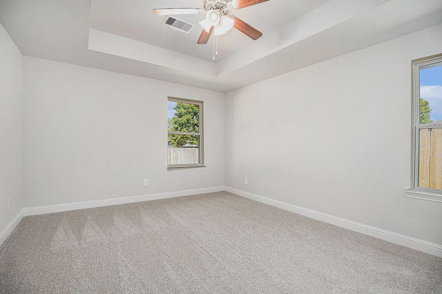 Spacious, unfurnished interior of a new home in Kiber Reserve, Angleton (Image 13).