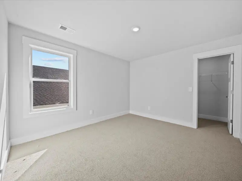 Spacious, unfurnished interior of a new home in Riverwood Farm, Piedmont (Image 20).