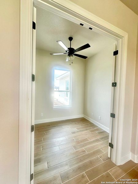 Spacious, unfurnished interior of a new home in , La Vernia (Image 33). Spacious, unfurnished interior of a new home in , La Vernia (Image 33).