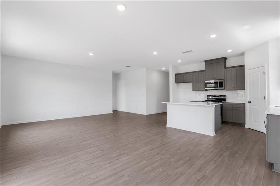 Spacious, unfurnished interior of a new home in Three Rivers, Rome (Image 18).