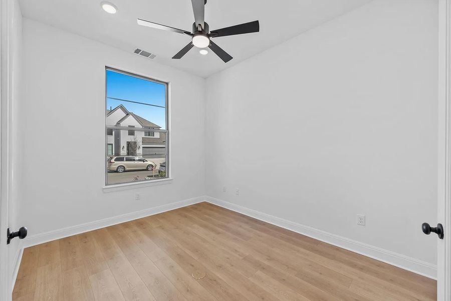 Spacious, unfurnished interior of a new home in Parmer Ranch 60, Georgetown (Image 20).
