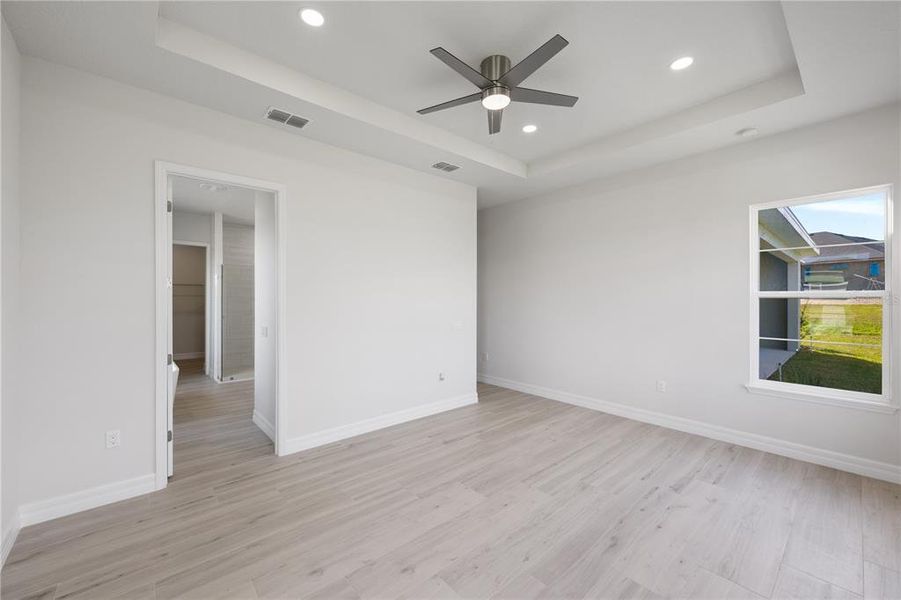 Spacious, unfurnished interior of a new home in , Lake Alfred (Image 28).