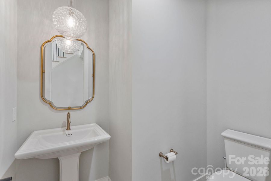 1/2 bath ON MAIN, off thefoyer