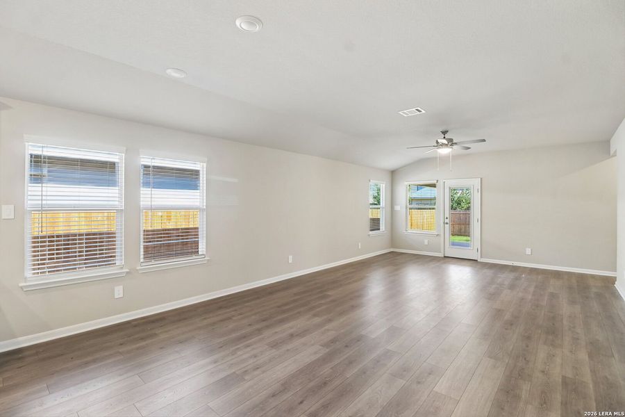 Spacious, unfurnished interior of a new home in Estancia Ranch - Premier Series, San Antonio (Image 38).
