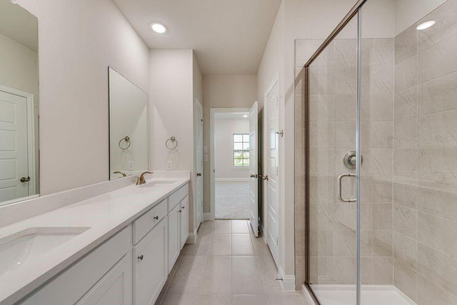 Furnished interior view inside a new home in Bayside, Rowlett (Image 8).