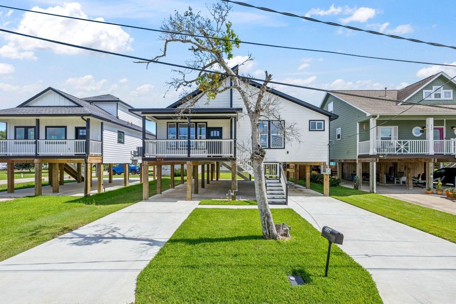 Front exterior of a new home in , La Porte, TX, highlighting curb appeal (Image 2). Front exterior of a new home in , La Porte, TX, highlighting curb appeal (Image 2).
