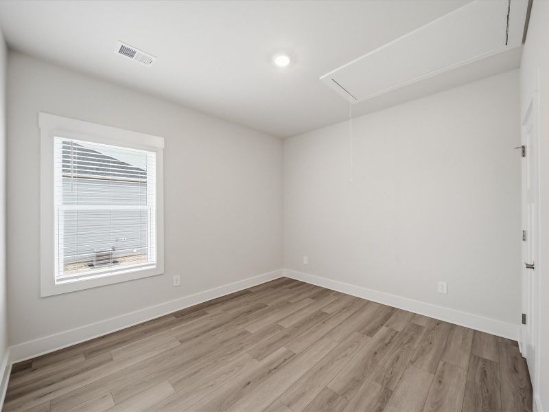 Spacious, unfurnished interior of a new home in Ashby Woods, Boiling Springs (Image 18).