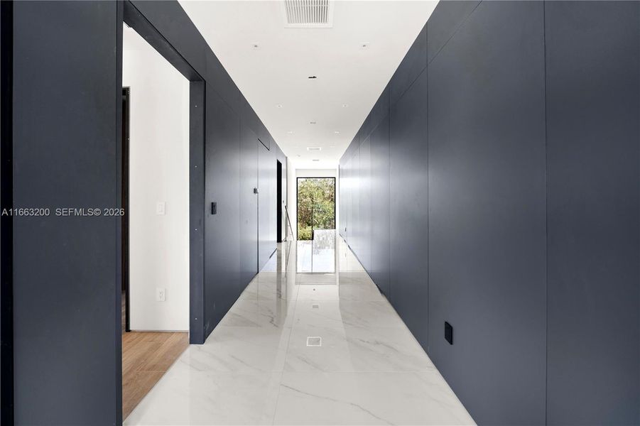 Spacious, unfurnished interior of a new home in , Miami Beach (Image 17).