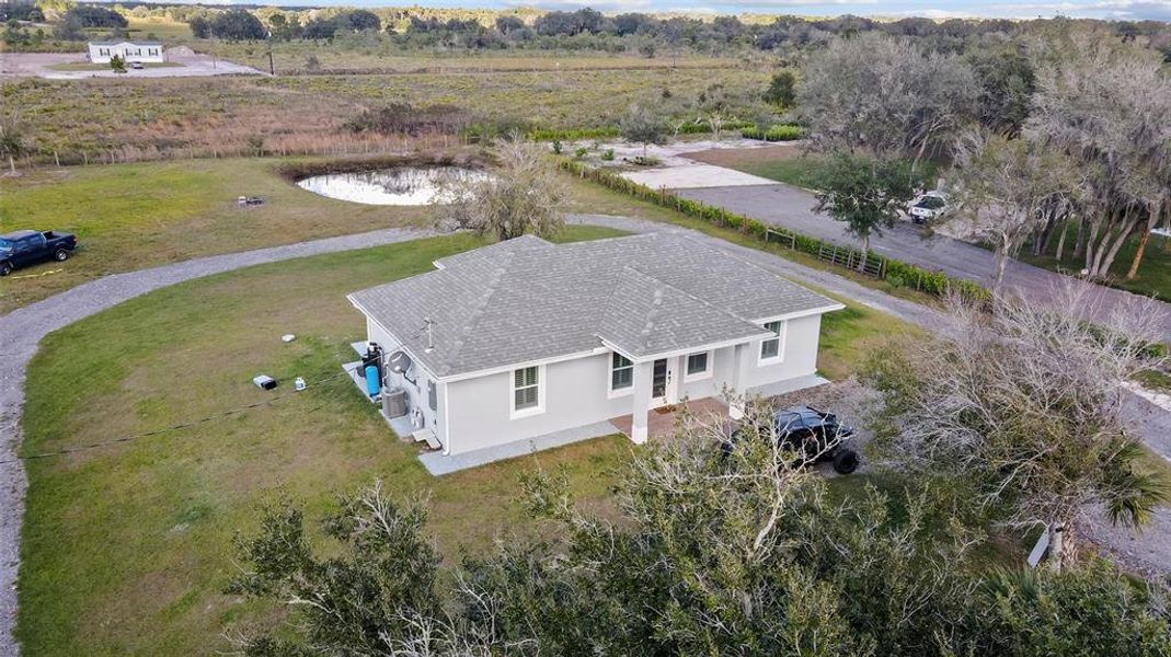 Exterior details and patio area of a home in , Okeechobee (Image 20).